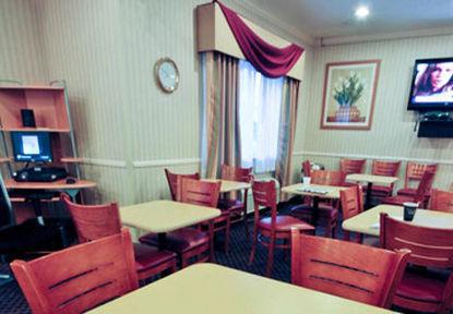 Fairfield Inn & Suites אושקוש מסעדה תמונה