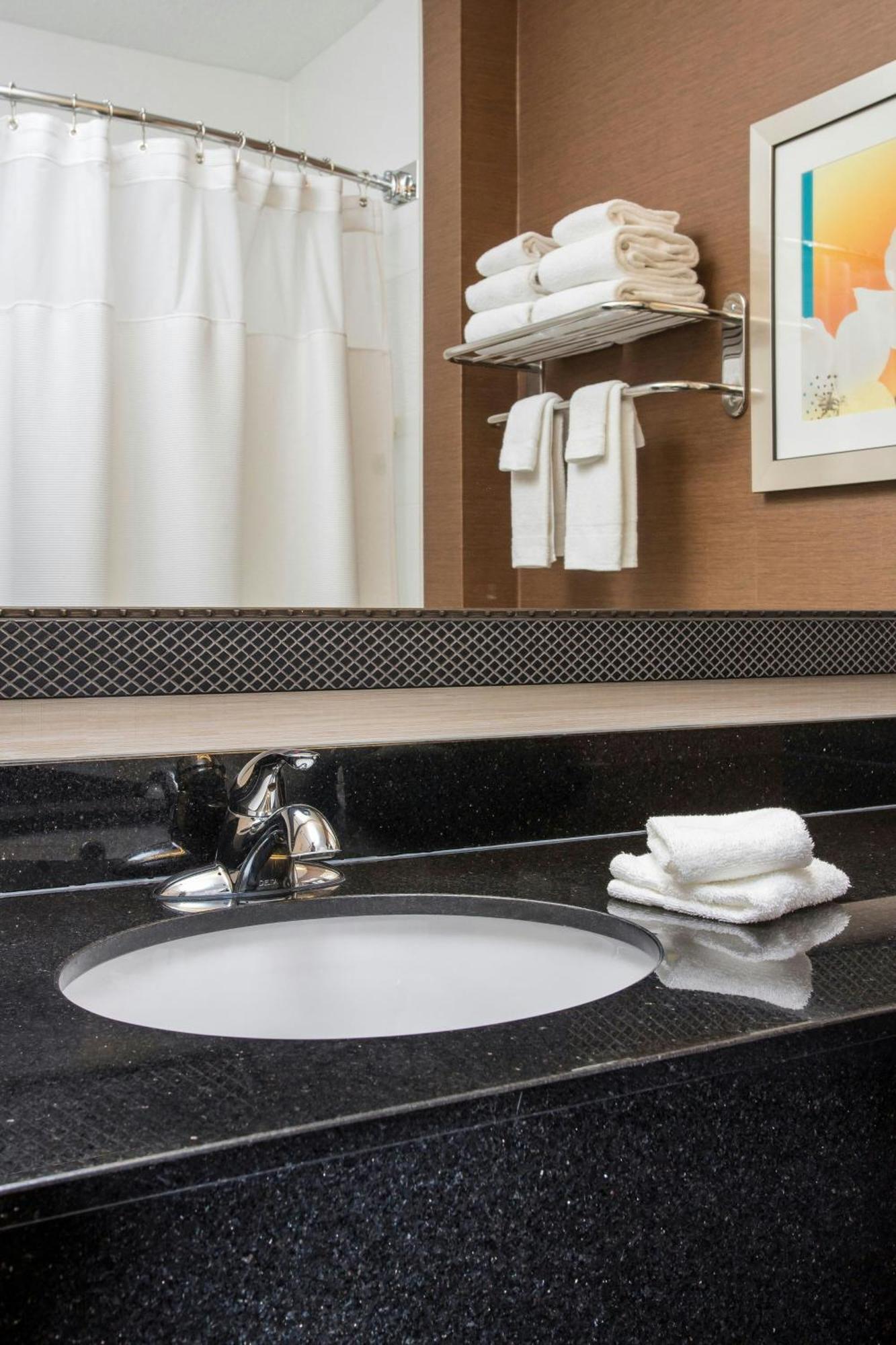 Fairfield Inn & Suites אושקוש מראה חיצוני תמונה