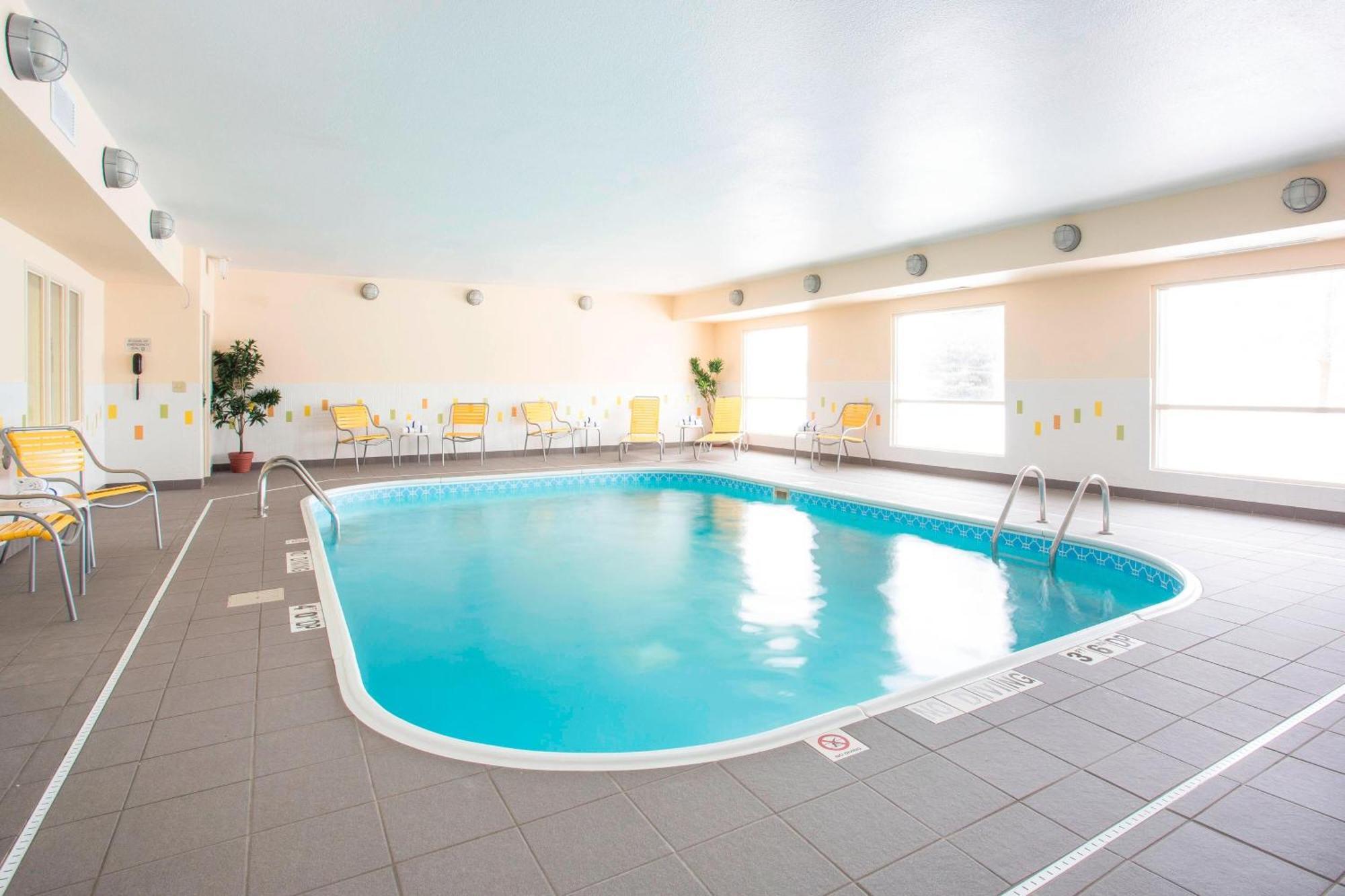 Fairfield Inn & Suites אושקוש מראה חיצוני תמונה