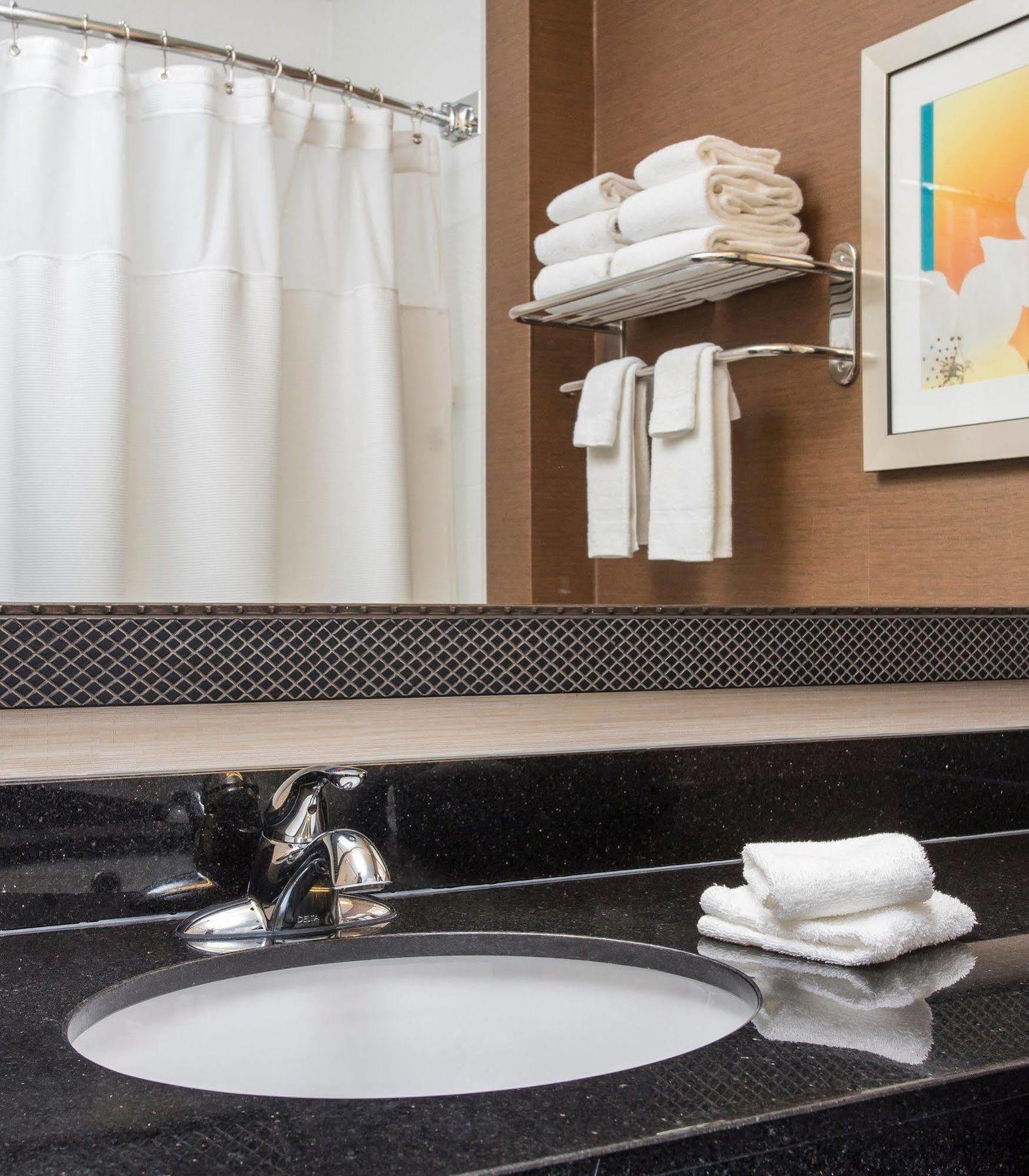Fairfield Inn & Suites אושקוש מראה חיצוני תמונה