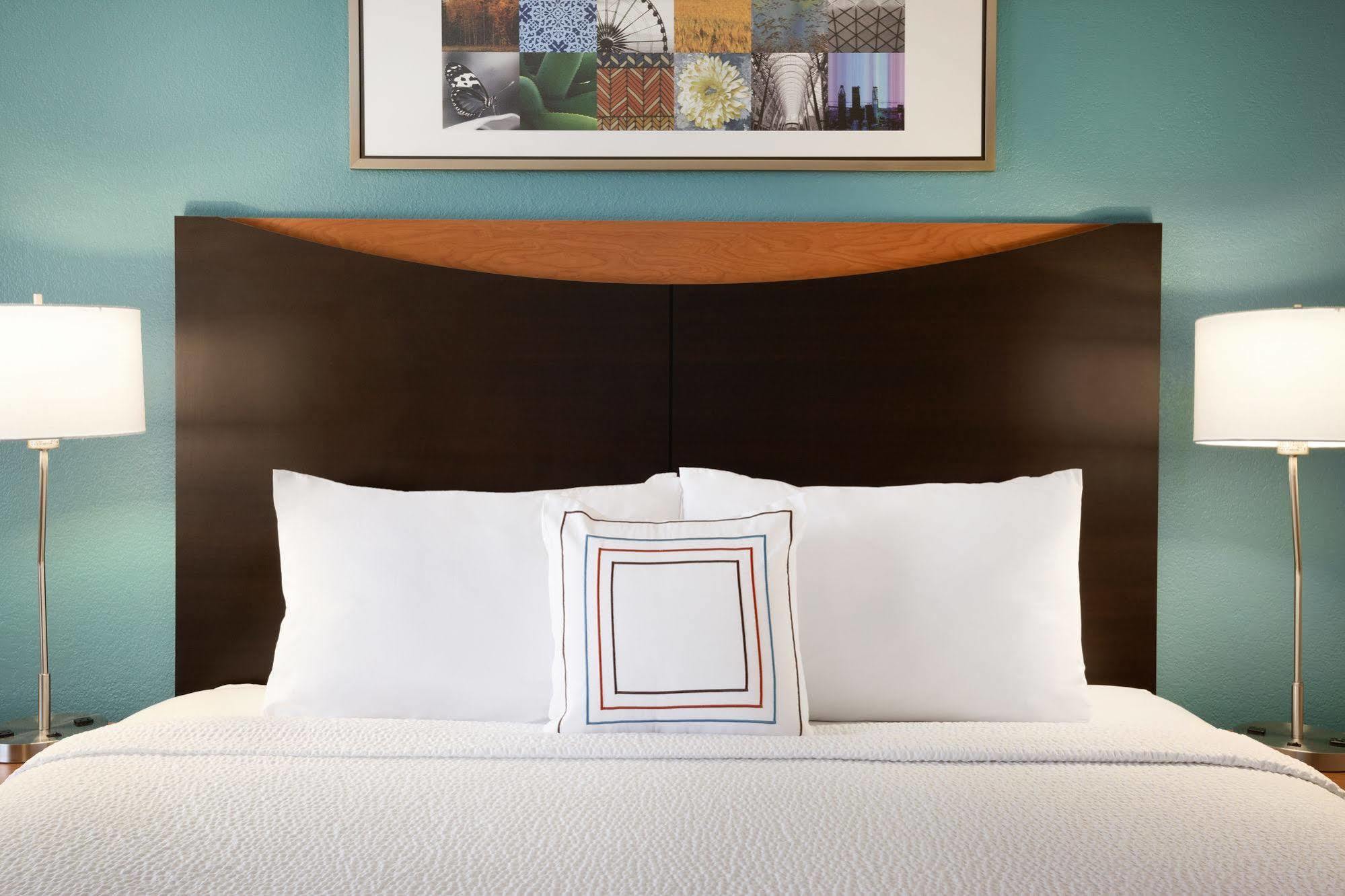 Fairfield Inn & Suites אושקוש מראה חיצוני תמונה